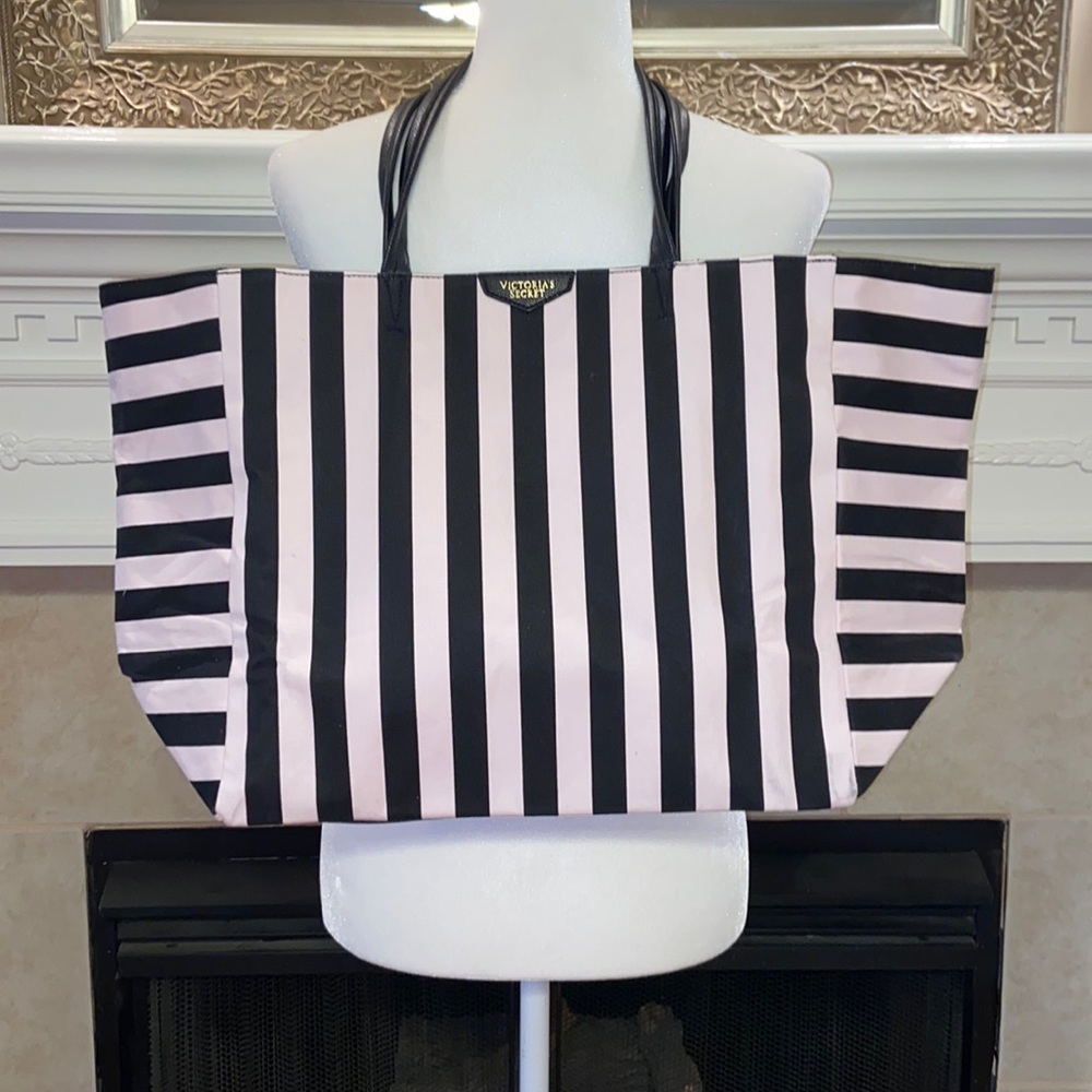 NWOT Victoria’s Secret Canvas Bag w/ Bonus Make Up Bag Light Pink/ Black Stripe